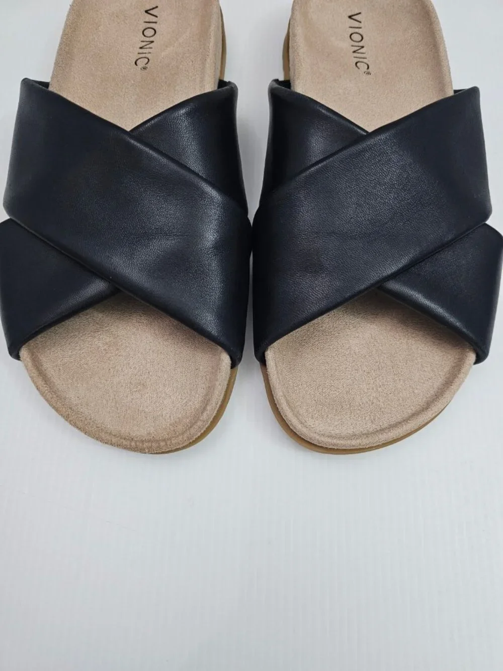 Vionic Black Cross‑Strap Comfort Slide